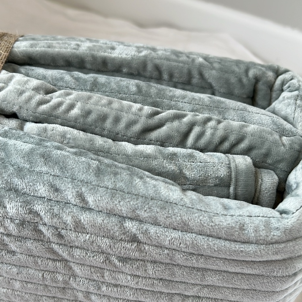 Fable Collection Ultra Soft Velvet Quilt Queen Bed Coverlet Smokey Jade NEW NWT - Picture 5 of 14